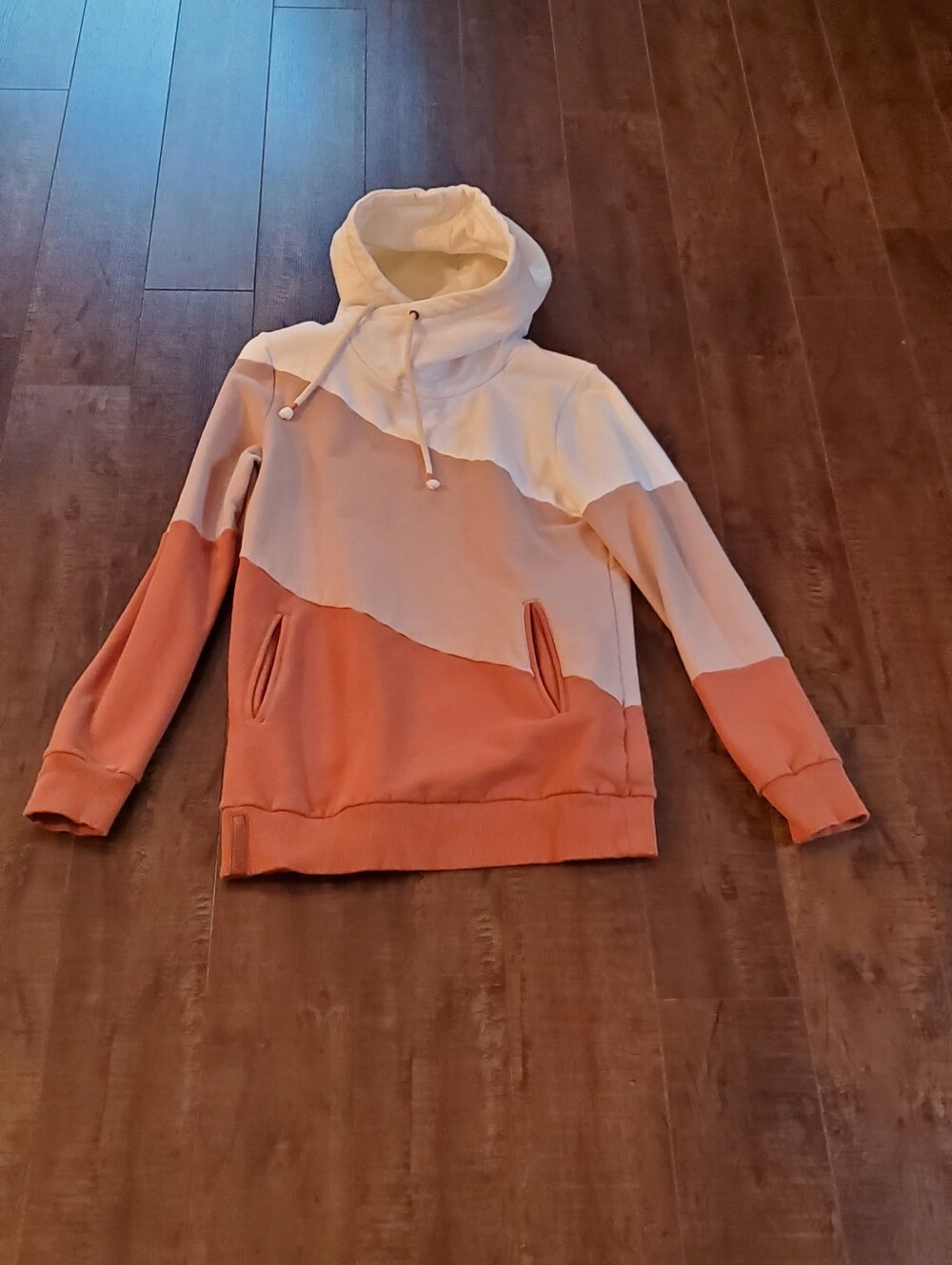 Ampersand Ave White, Tan And Burnt Orange Colors Fleece Lined Soft Size S EUC